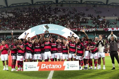 Flamengo vence o Benfica por 2 a 1 e conquista o Troféu do Algarve