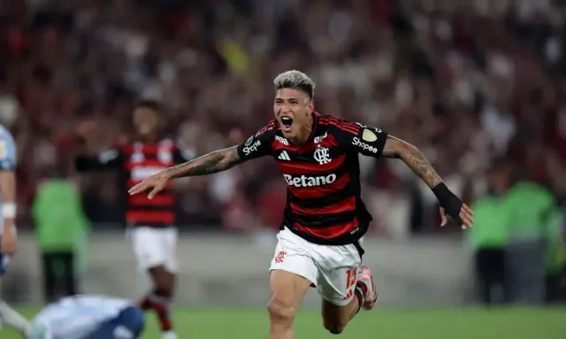 Carrascal volta ao Flamengo, mas elenco ainda terá baixas na retomada do Brasileirão