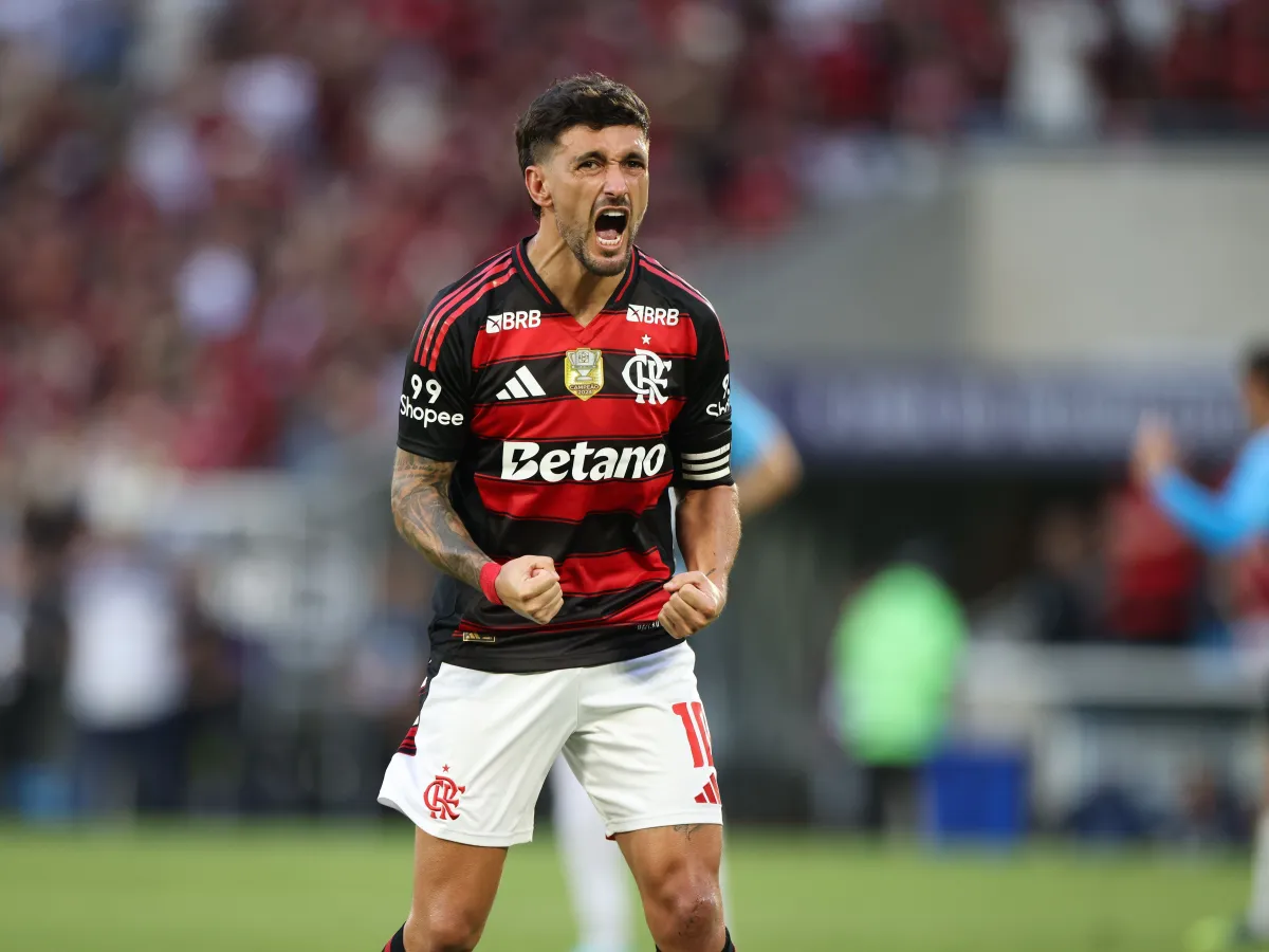 Arrascaeta celebra retorno ao Flamengo após três meses: “De volta ao meu lugar”