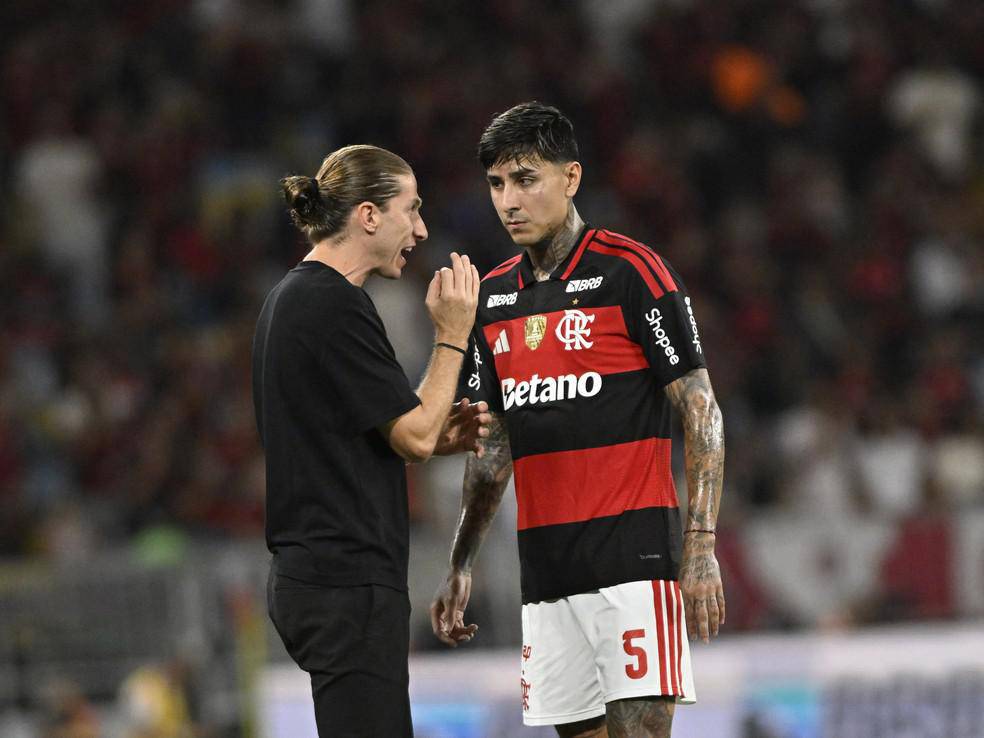 Filipe Luís indica Pulgar, e Monaco entra na disputa pelo volante do Flamengo