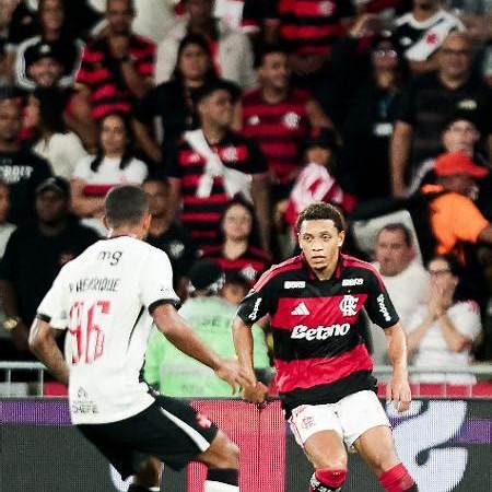 FC Porto mira Daniel Sales, mas Flamengo resiste a liberar jovem lateral
