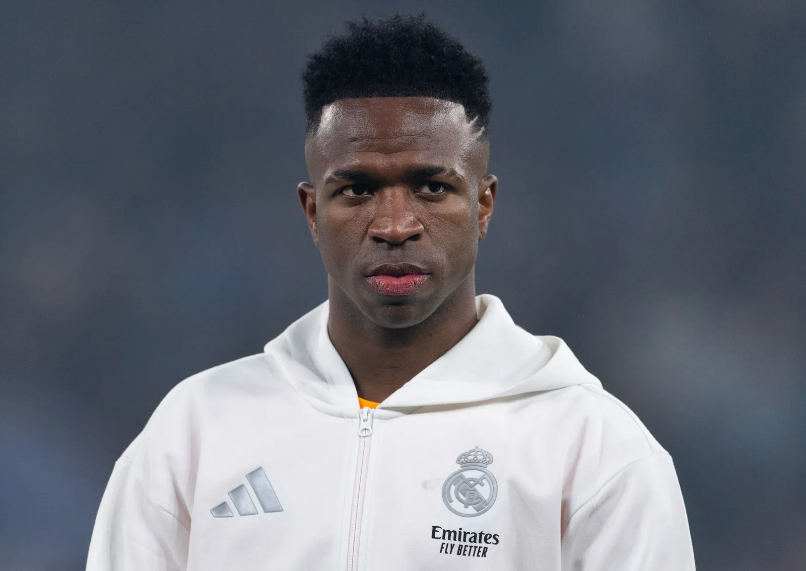 Vinícius Júnior volta a Madri para definir futuro