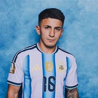 Indefinição por Thiago Almada trava mercado do Flamengo