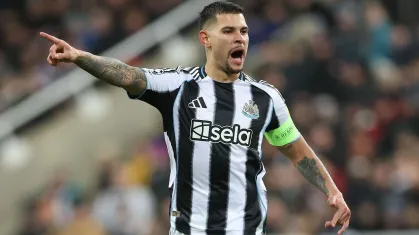 Bruno Guimarães tem oferta do Arsenal recusada
