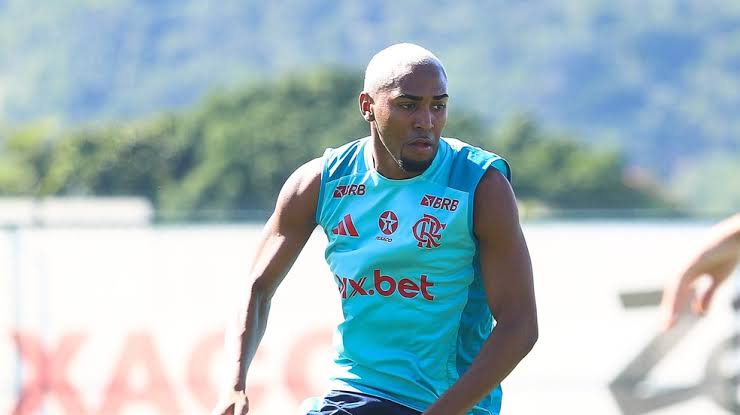 Flamengo muda lista da Libertadores e inclui Lorran