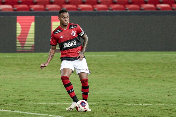 Flamengo vende barato e entrega o futuro da base