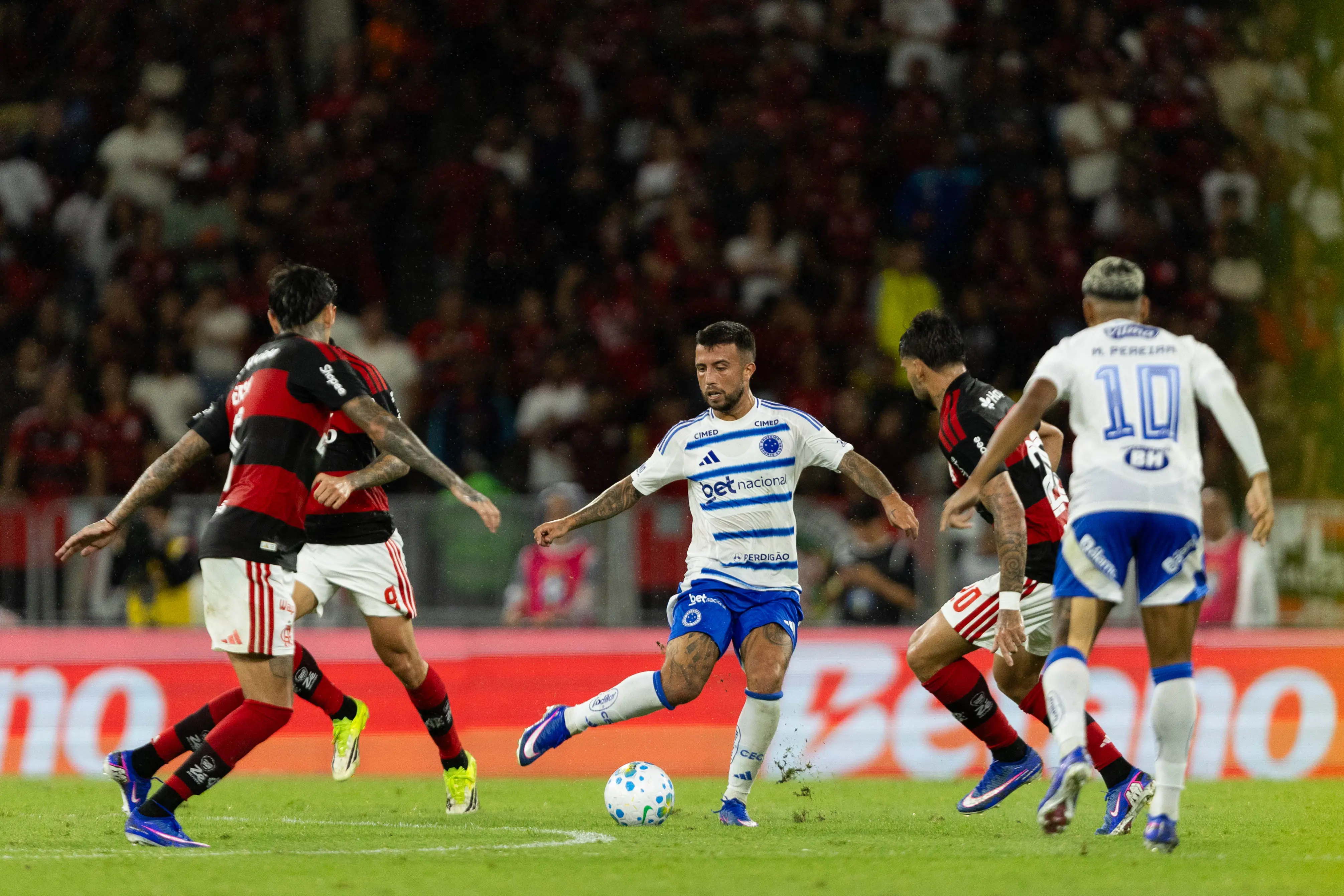 Flamengo empata com Cruzeiro e decide no Maracanã