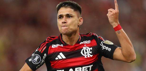 Luiz Araújo volta com gol ao Flamengo em noite especial