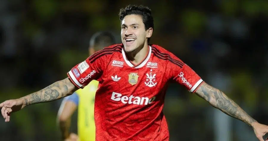 Pedro marca dois e alcança topo da artilharia do Brasileirão