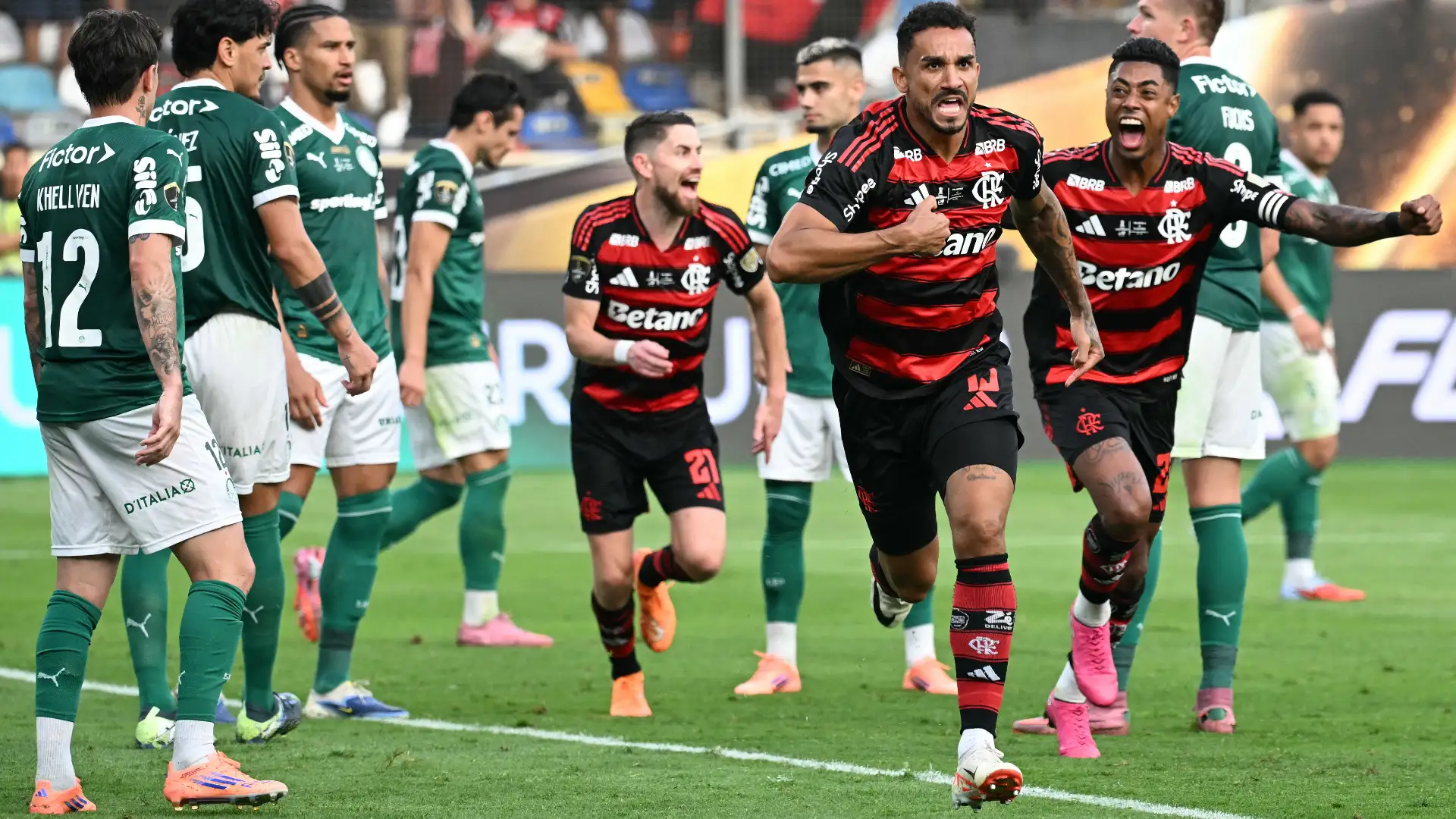 Flamengo pressiona Palmeiras e lidera por pontos perdidos