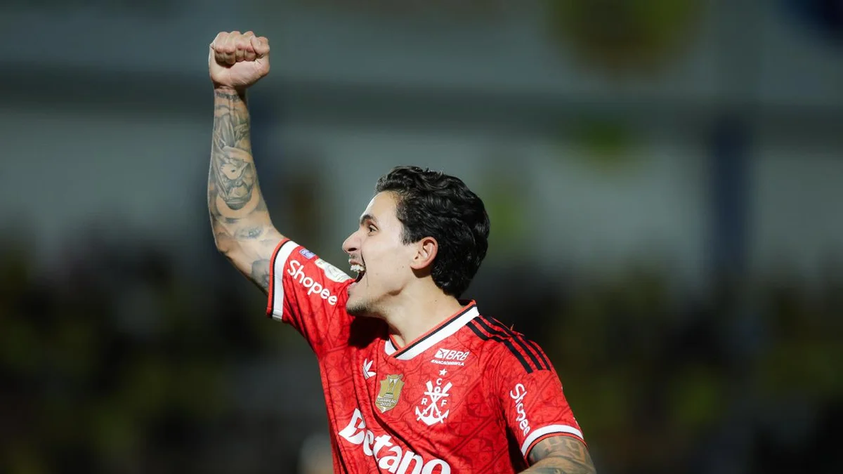 Flamengo mostra futebol de campeão e mira dois títulos