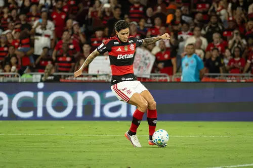 Pedro dá duas assistências e recebe elogios de Jardim