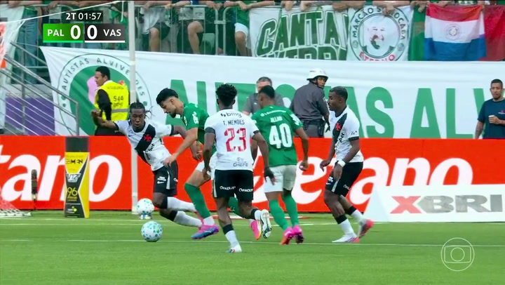 Palmeiras abre seis pontos sobre o Flamengo no Brasileiro