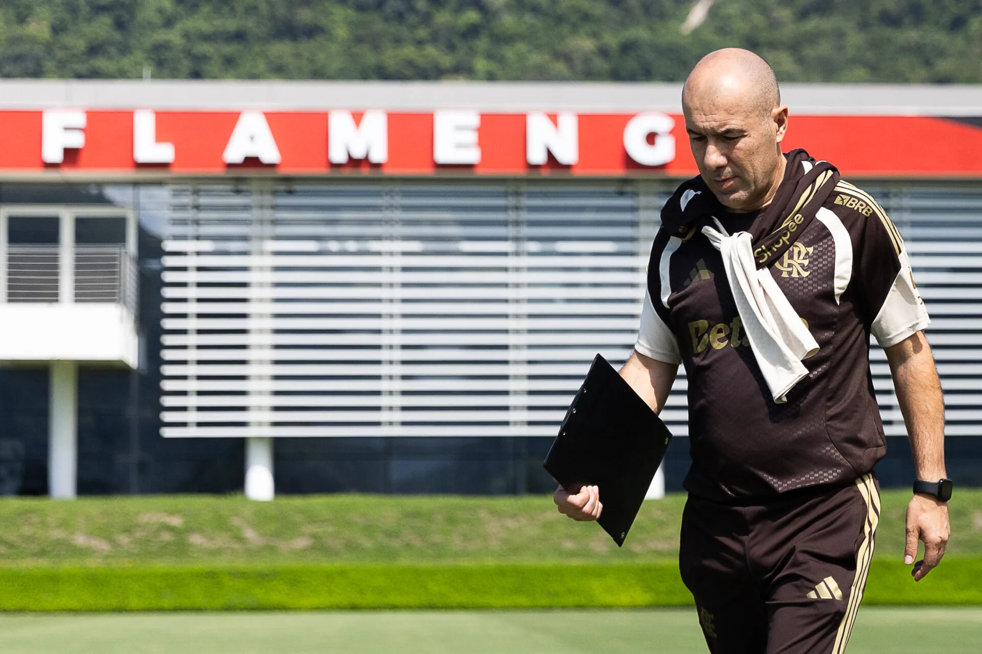 Flamengo busca três reforços pedidos por Leonardo Jardim