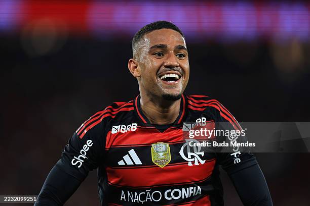 Samuel Lino decide clássico e vive seu melhor ano no Fla