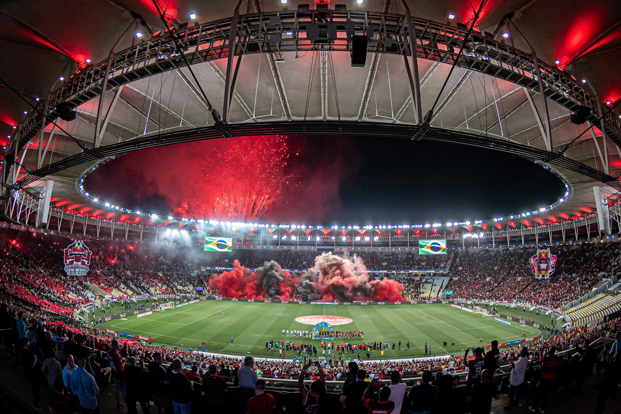 Maracanã lotado vira arma do Flamengo na reta final