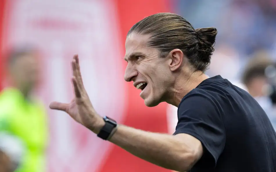 Filipe Luís no Monaco leva clube ao topo da França