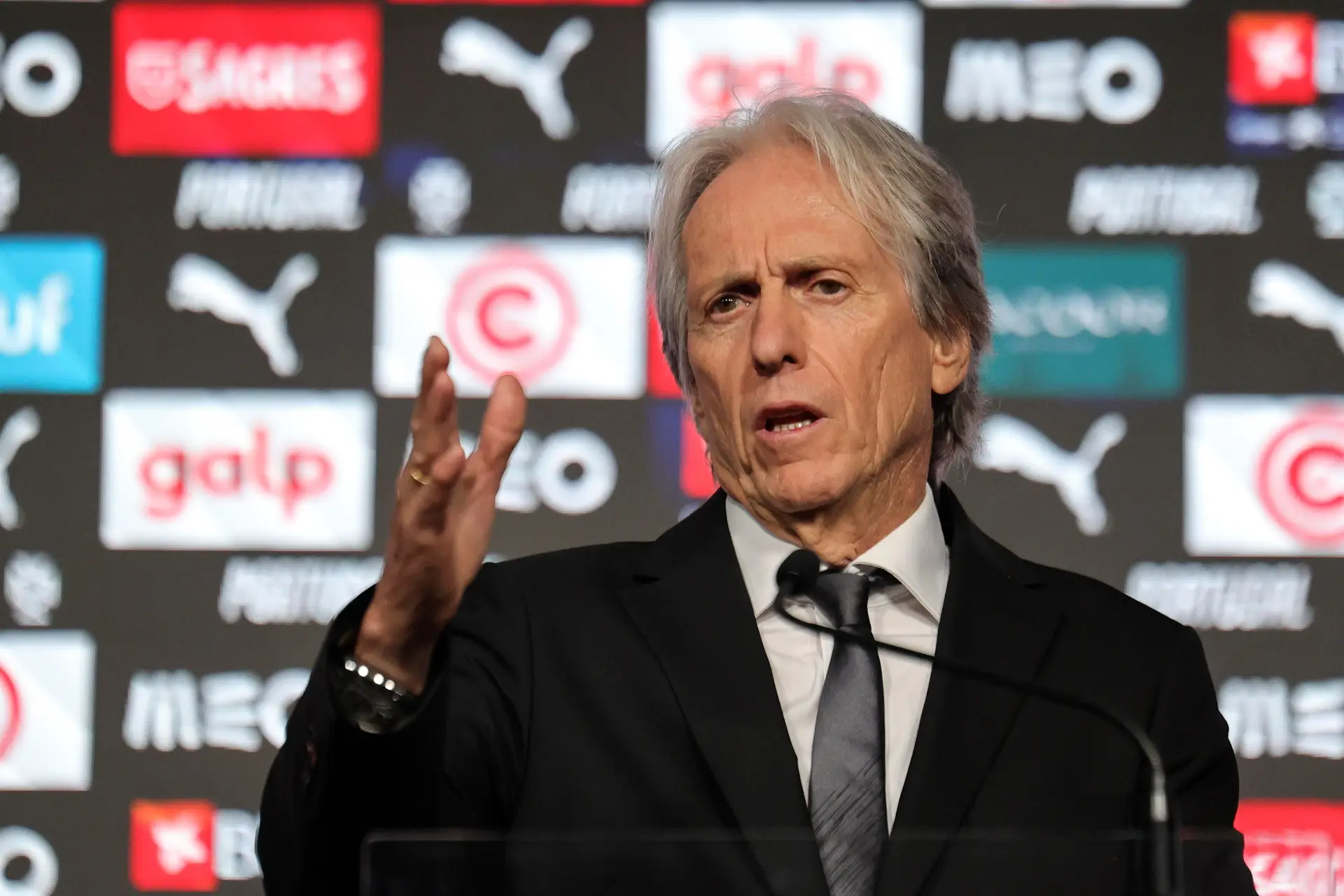 Jorge Jesus expõe visão sobre formação e futebol brasileiro