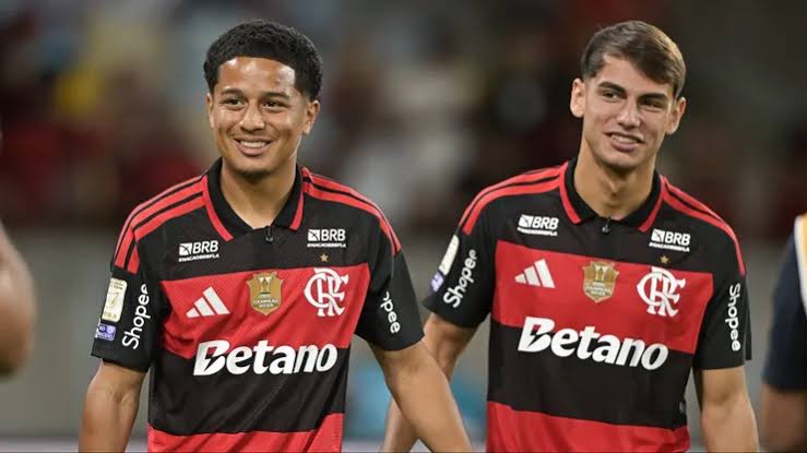 Freitas ganha espaço, mas Valencia ainda espera no Flamengo