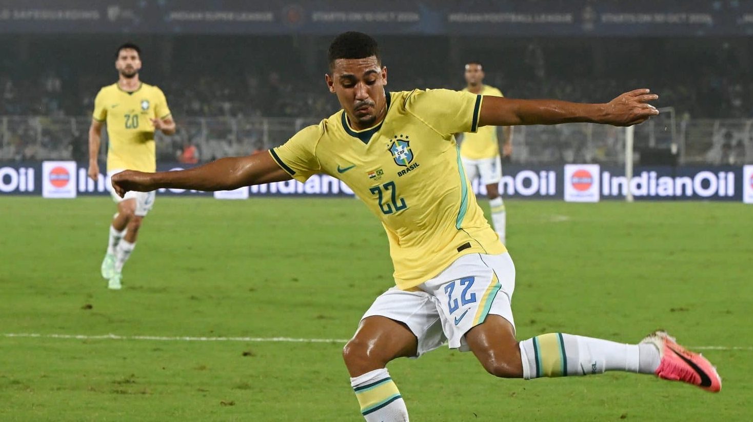 Samuel Lino na Seleção: dois gols e noite de destaque