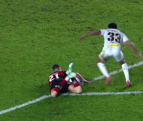 Flamengo sofre empate com Santos em jogo polêmico